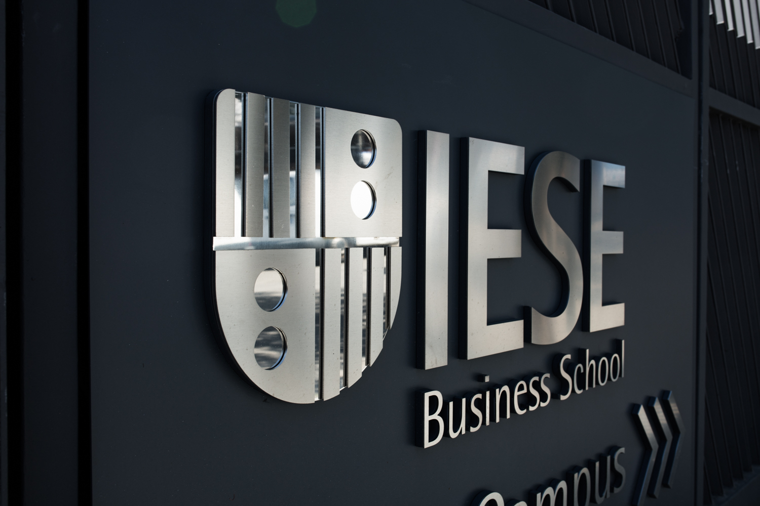 Logo: IESE Business School München